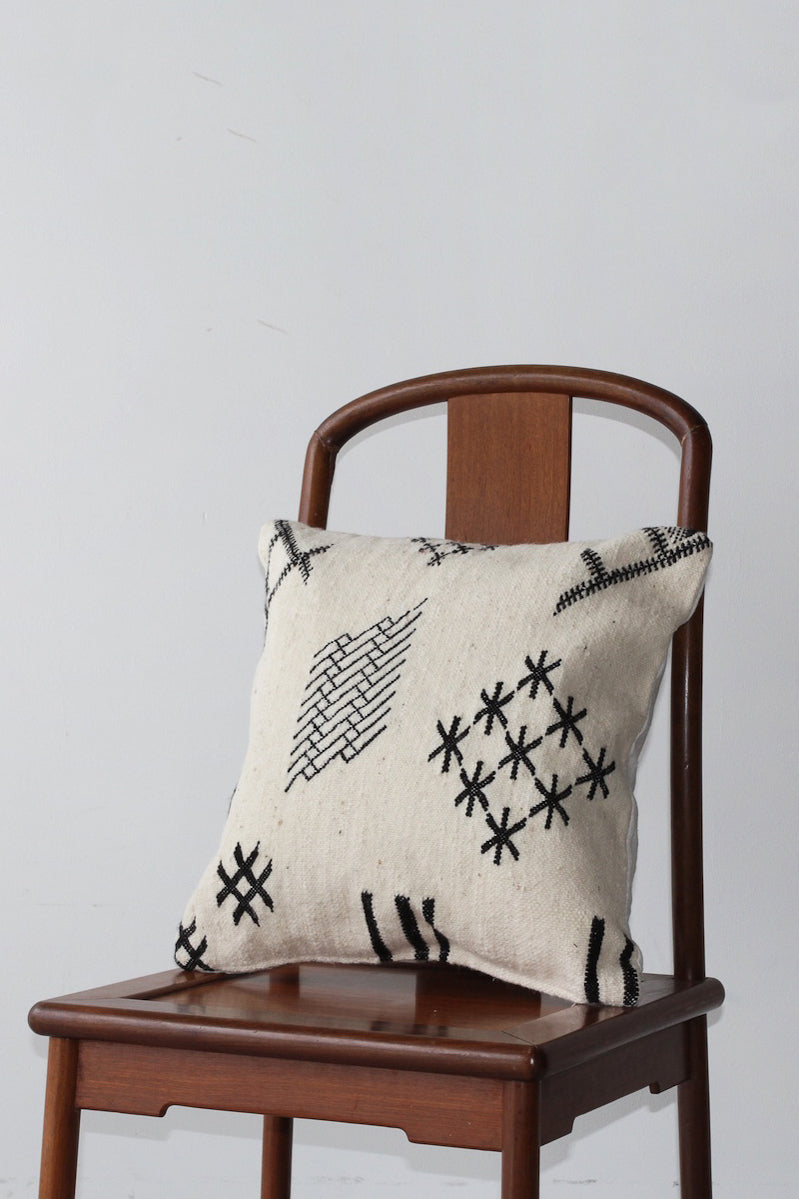 Moroccan Cushion / Beni ourain , Azilal 46×46 / Black
