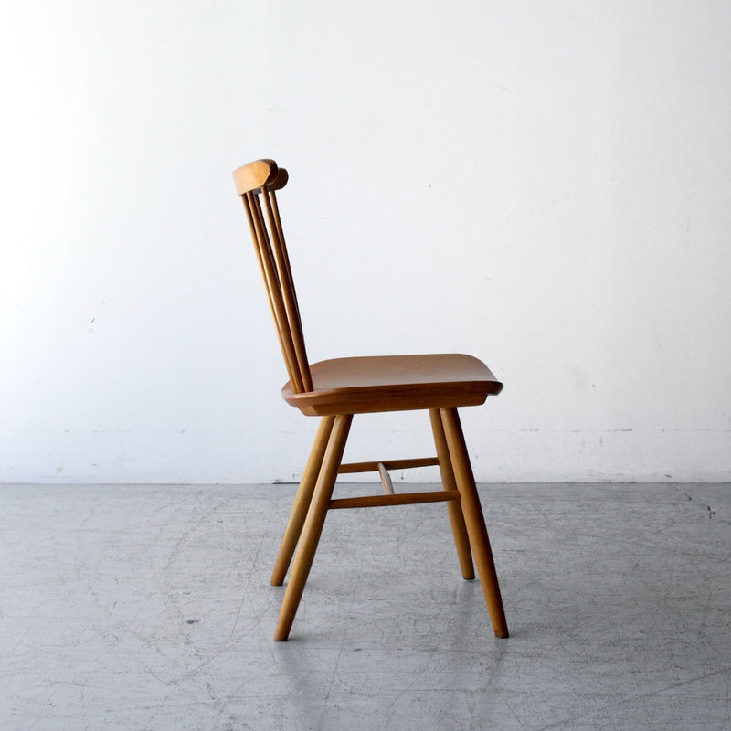 Windsor Chair by TON 木製 ダイニングチェア