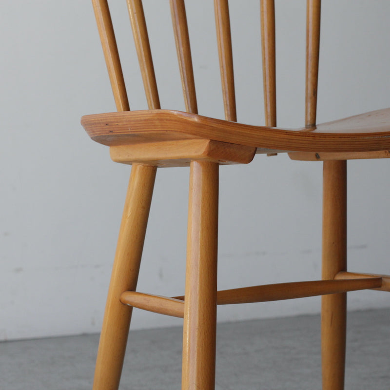 Windsor Chair by TON 木製 ダイニングチェア